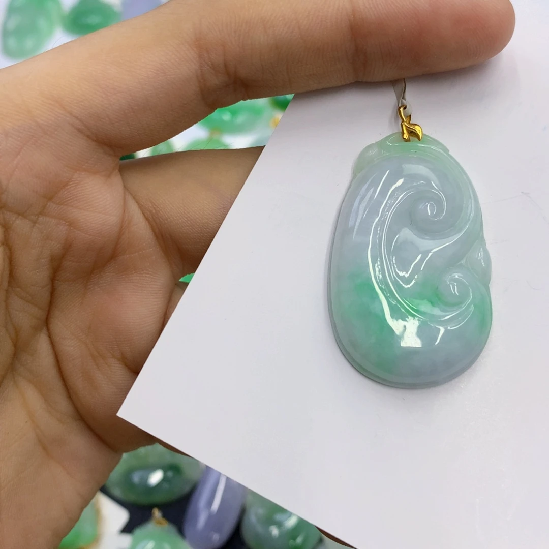 翡翠18K金镶嵌颈饰翡翠