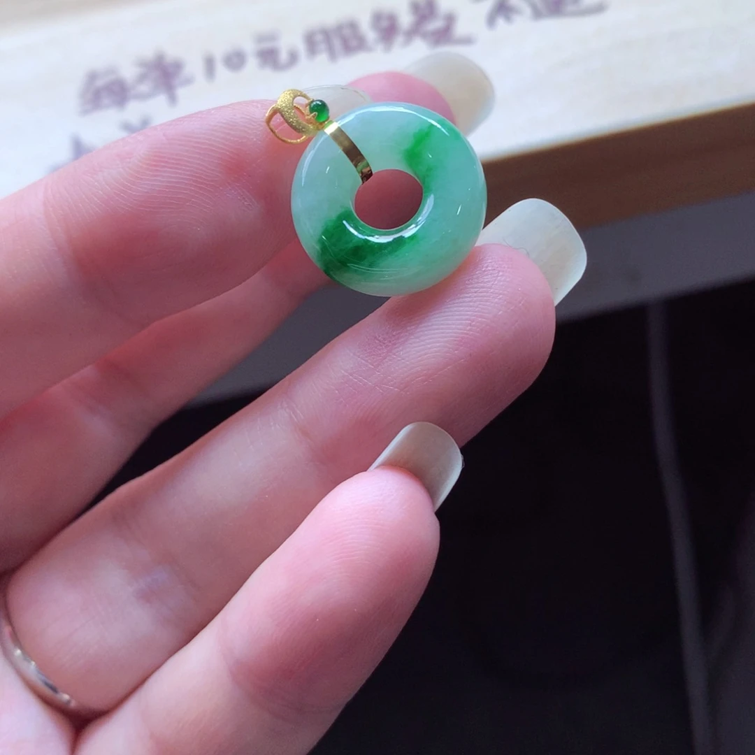 翡翠颈饰18K金镶嵌吊坠