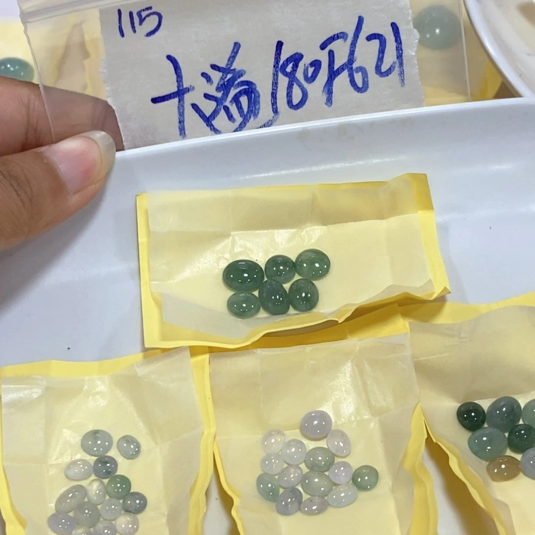 大***.定制翡翠未镶嵌不
