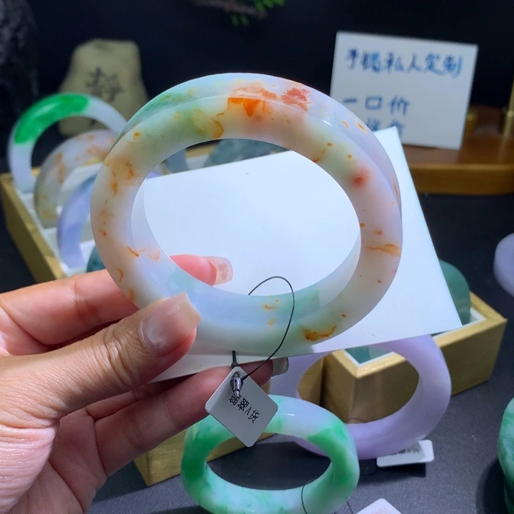 定制翡翠未镶嵌翡翠手镯