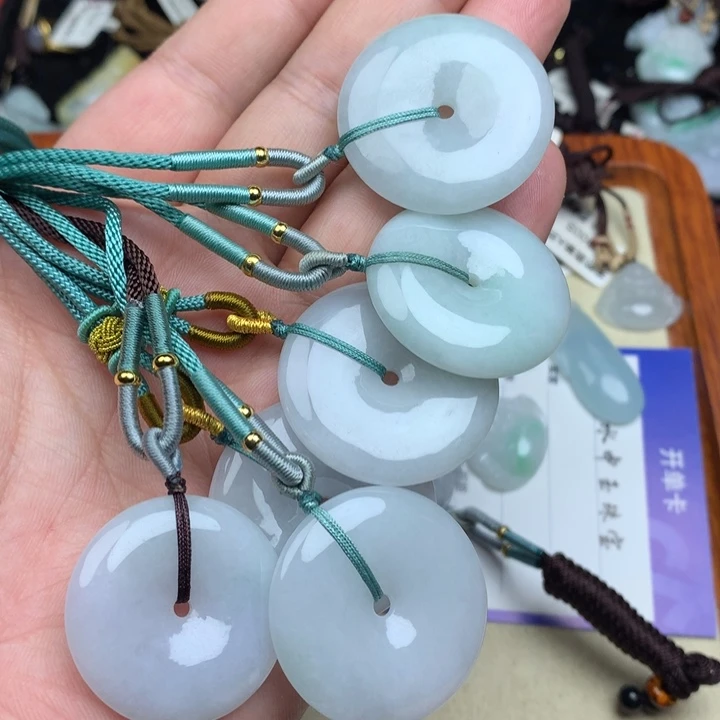 翡翠颈饰未镶嵌平安扣多样性发一件