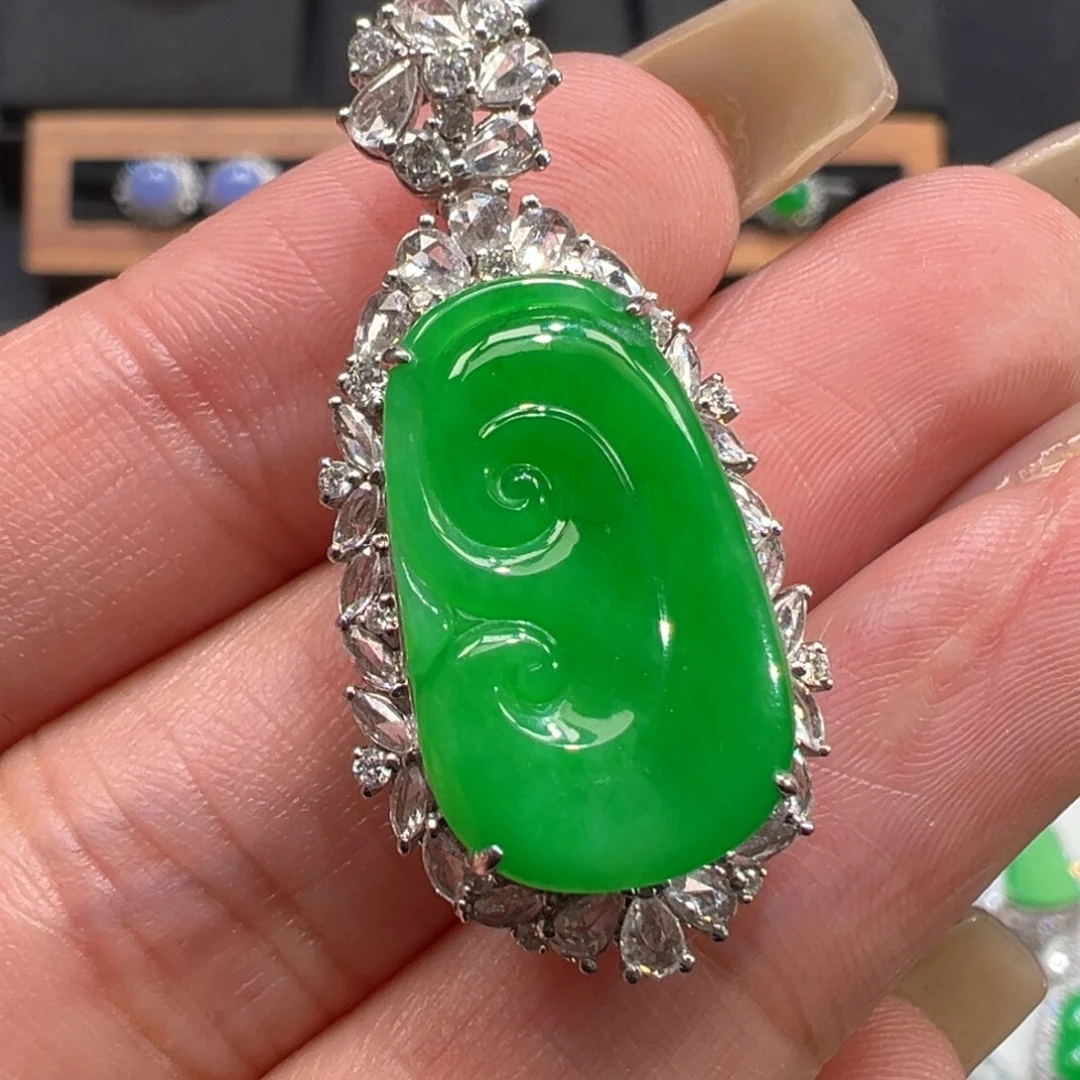 翡翠18K金镶嵌颈饰收到货48小时鉴赏期