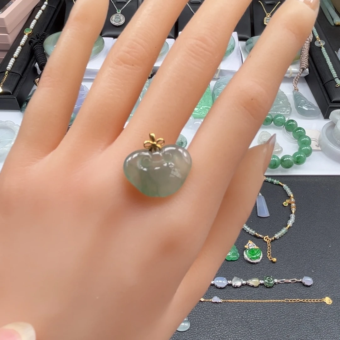 翡翠18K金镶嵌颈饰福利