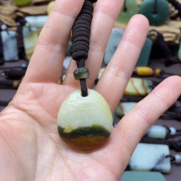 未镶嵌蛇纹石玉颈饰