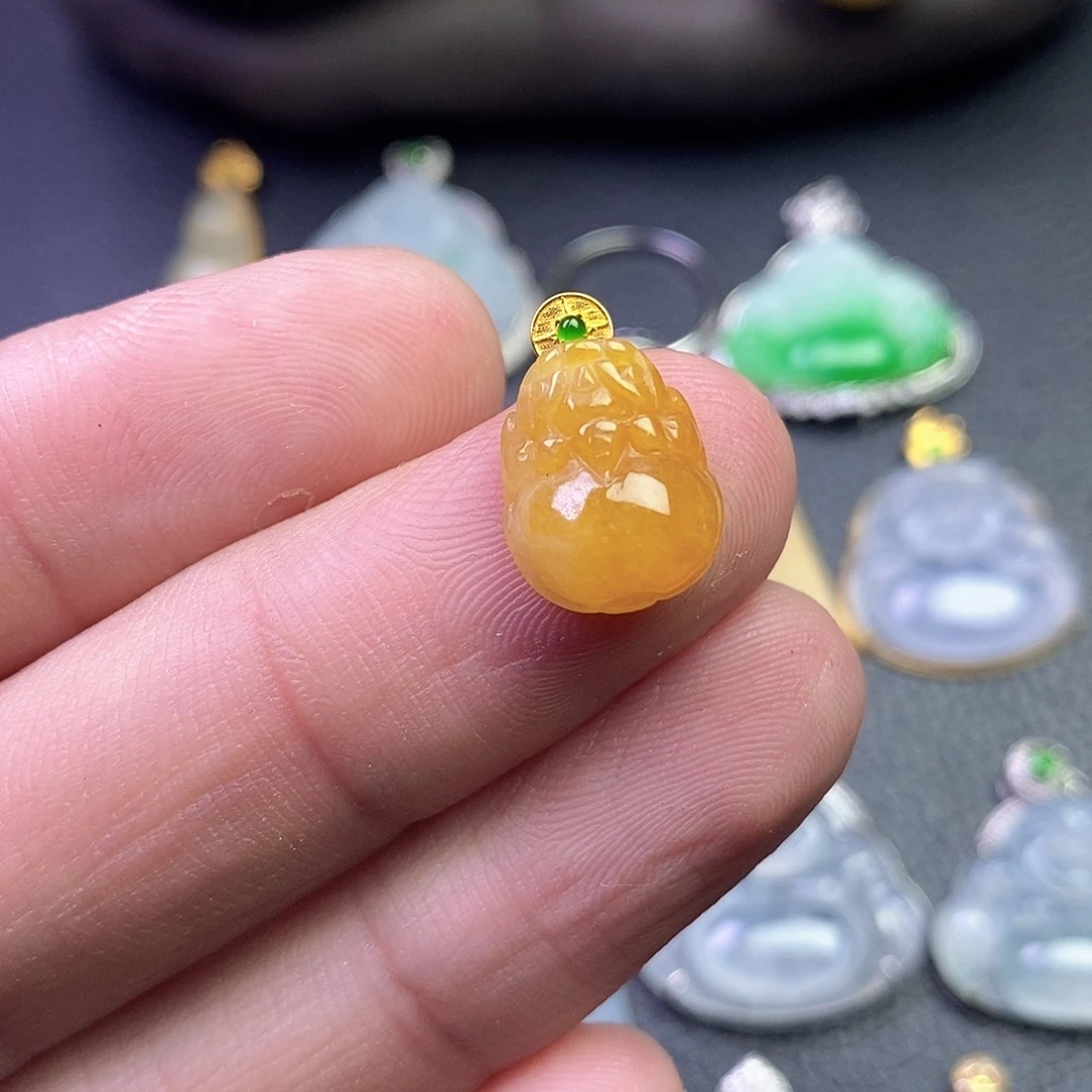 颈饰18K金镶嵌翡翠