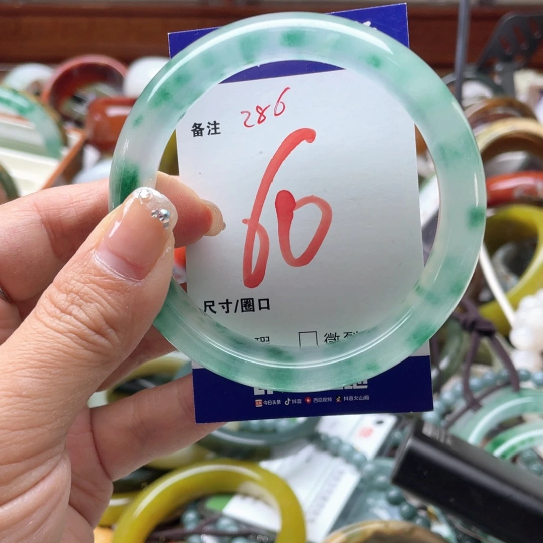 未镶嵌手镯石英岩玉