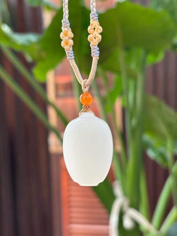 2716和田玉羊脂白玉无事牌多样性发其一约34.6*23.8*7.5