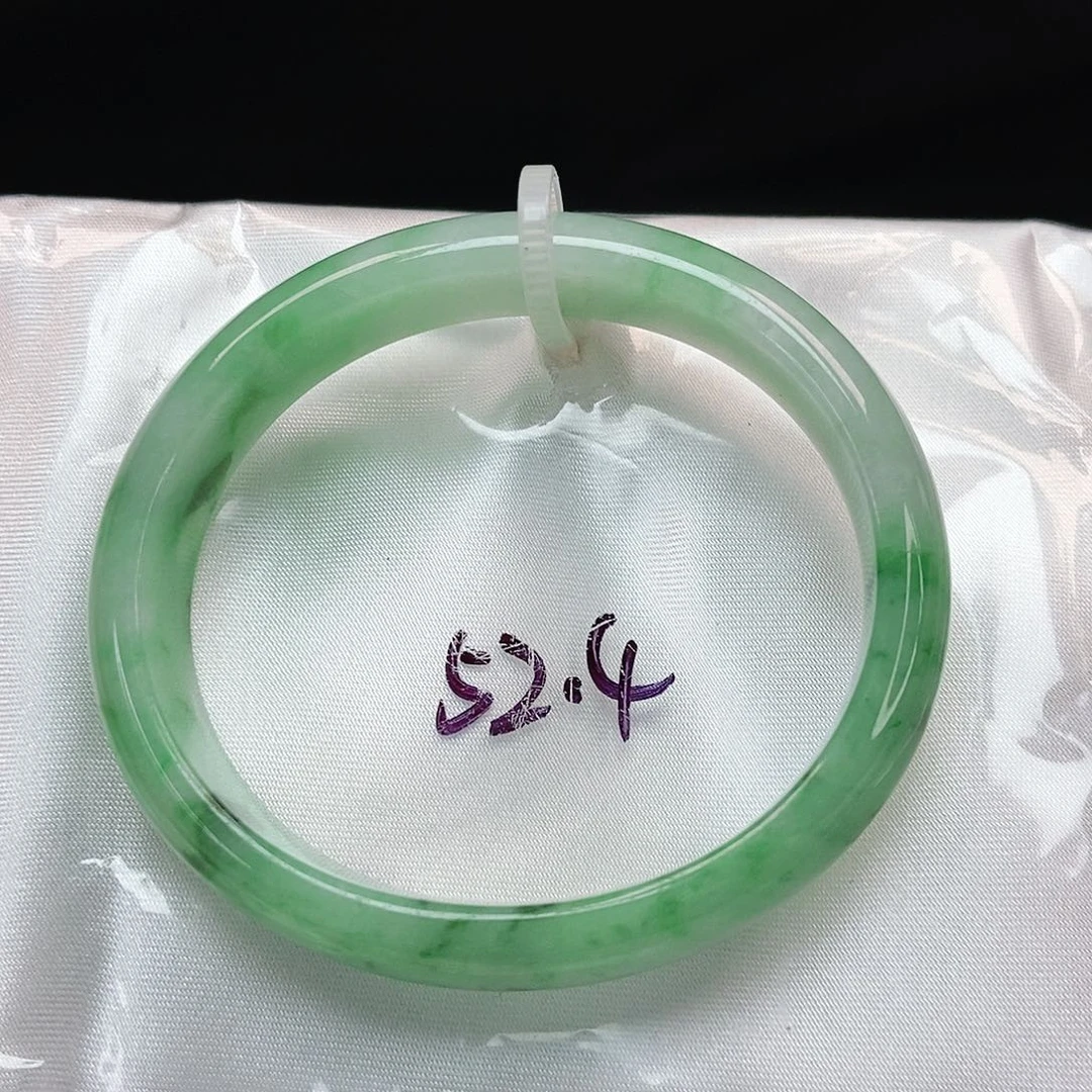 翡翠手镯未镶嵌贵妃