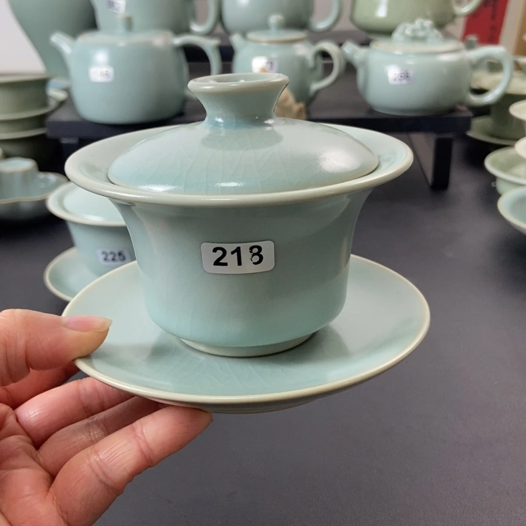 二级品仿古釉马蹄盖碗
