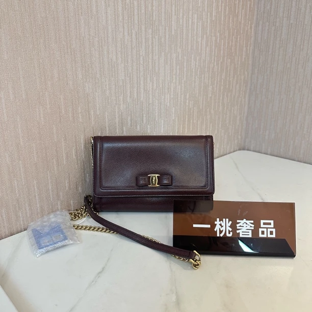 95新 FERRAGAMO/菲拉格慕 一桃/菲拉格慕 紫红色蝴蝶结斜挎