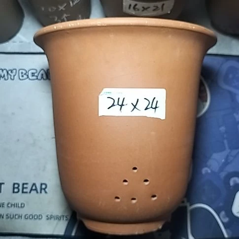 红泥特大金钟一个
