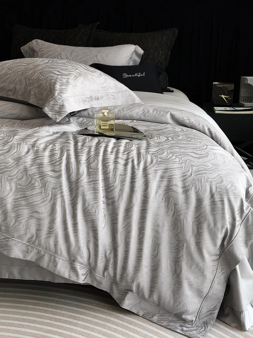 绣花夫人/伊诺/宽边埋绳工艺/天丝棉色织提花四件套/绣花夫人