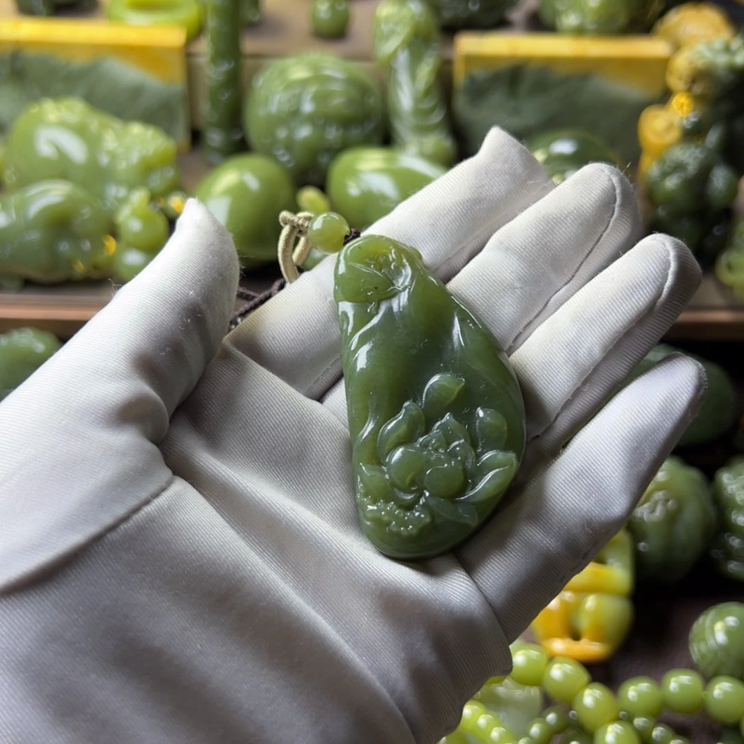 岫岩老玉（透闪石质玉）挂件未镶嵌