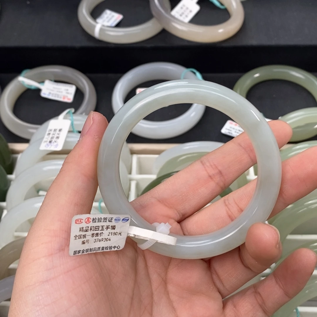 和田玉手镯未镶嵌55.56