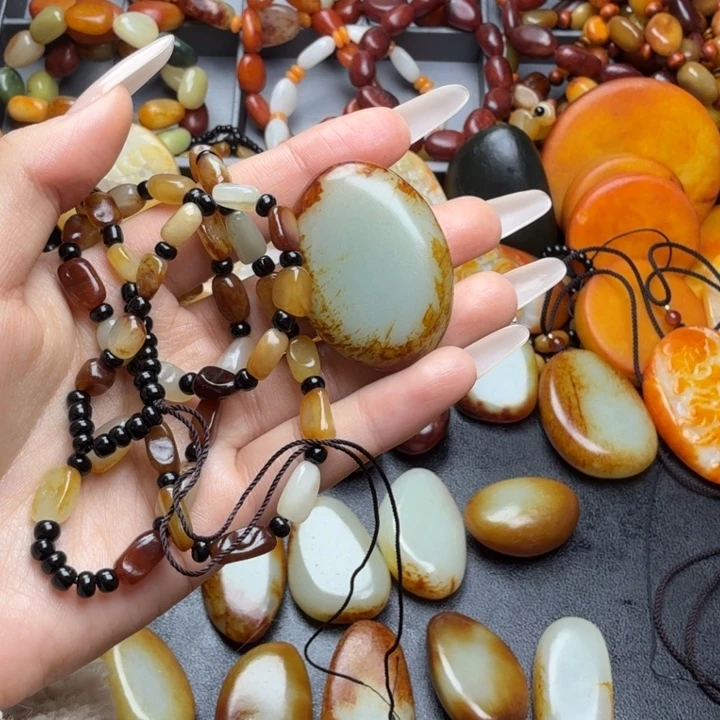 和田玉未镶嵌颈饰