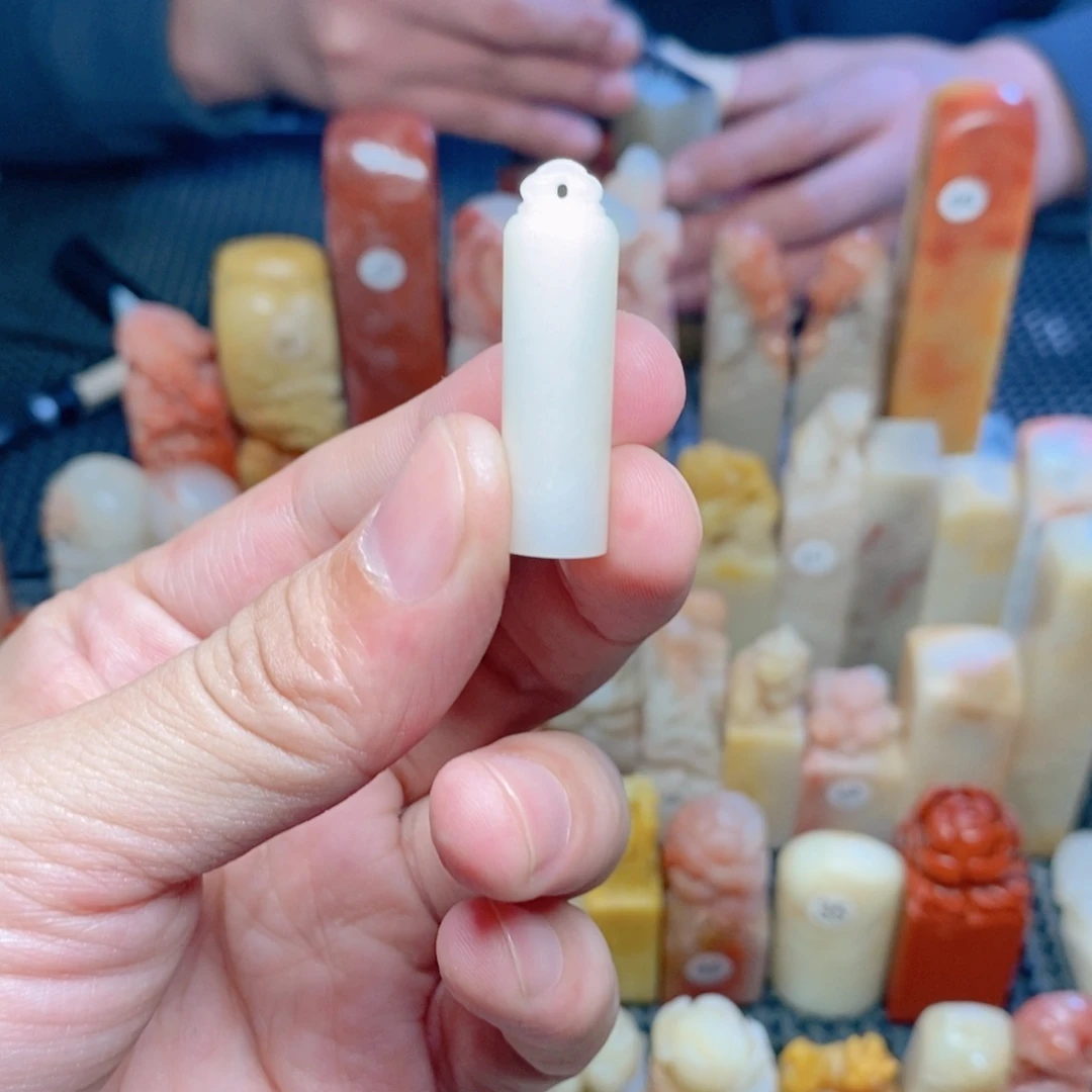 寿山石印石管*了手工篆刻