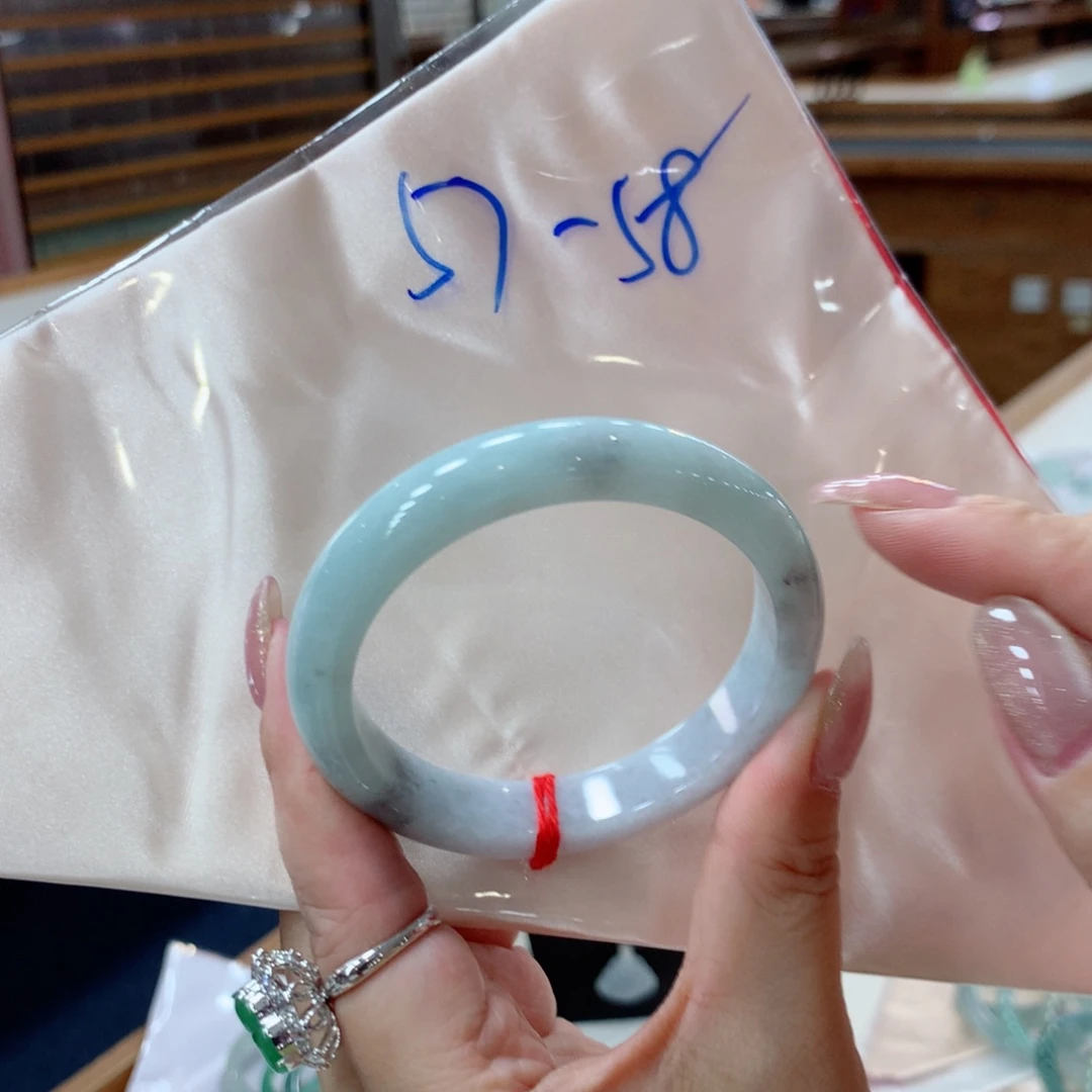 翡翠未镶嵌手镯48小时鉴赏