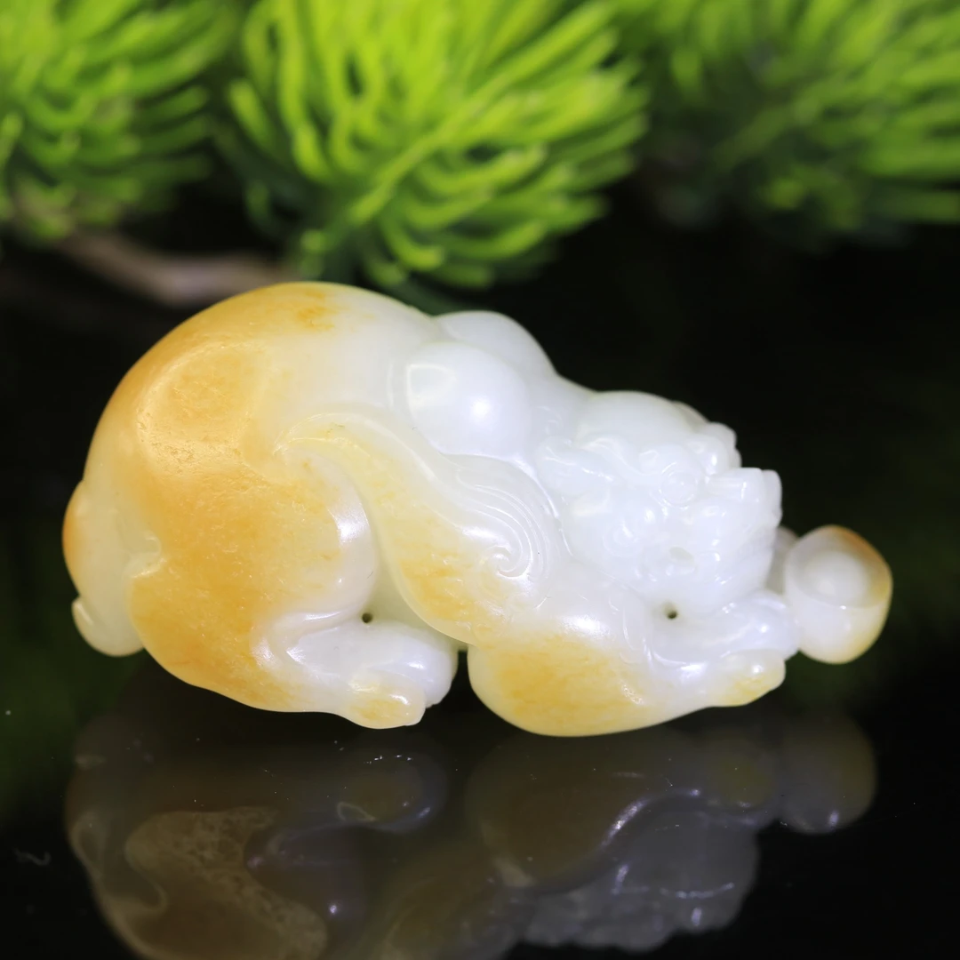 32和田玉羊脂白洒金皮挂件/200003保利厦门拍卖