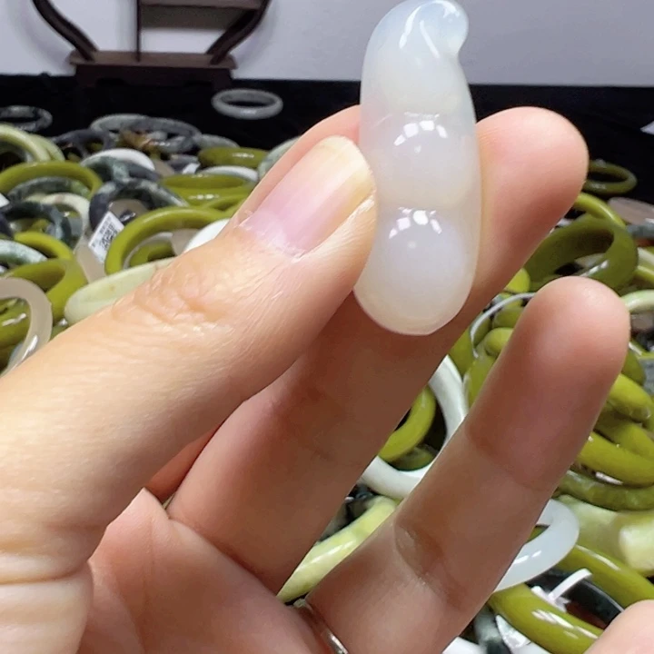 未镶嵌蛇纹石玉手链
