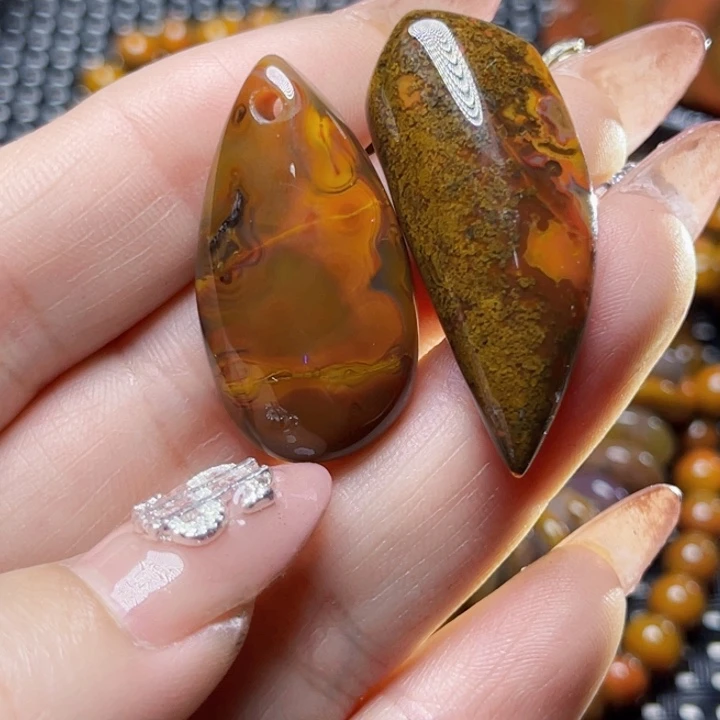 玛瑙/玉髓颈饰未镶嵌征*