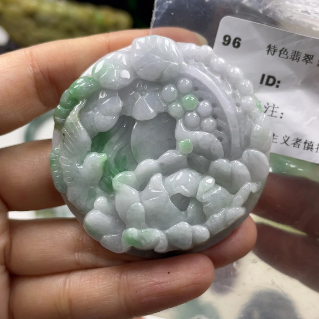 翡翠未镶嵌颈饰牌子