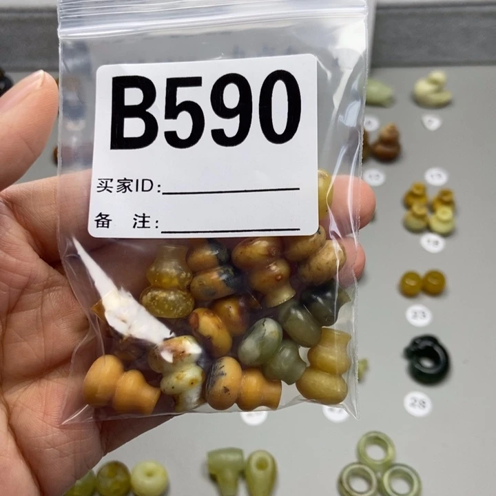 蛇纹石玉未镶嵌颈饰乐*