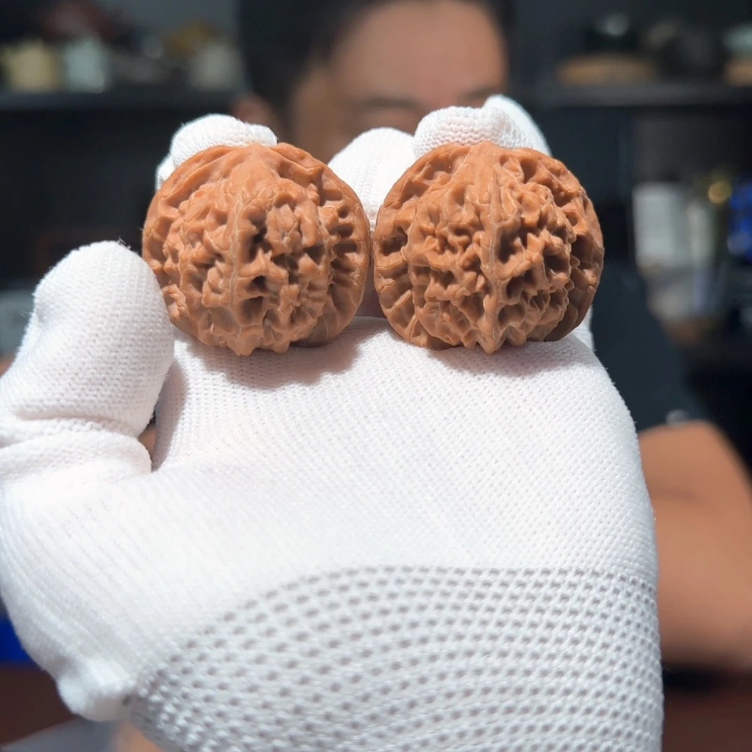 月****吊坠桃核核王  38