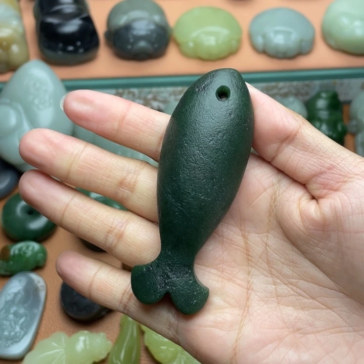 【闪购商品】颈饰未镶嵌和田玉和田玉碧玉鱼