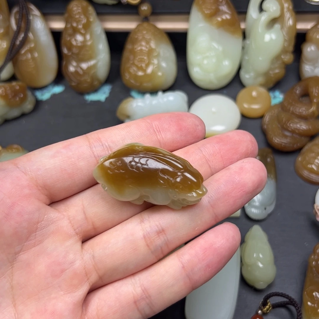 文***略颈饰未镶嵌和田玉（糖玉）