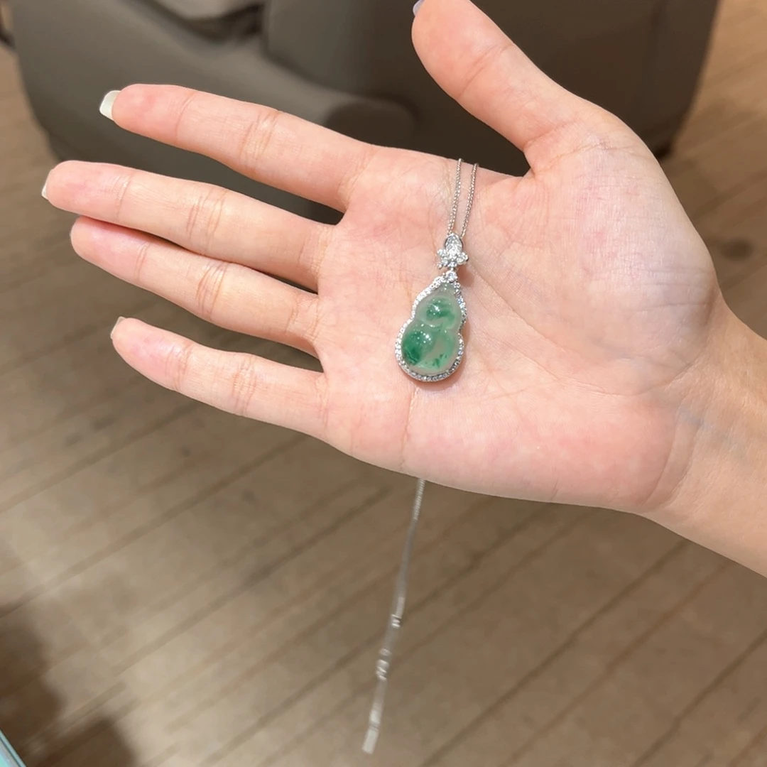 k***_石英质玉银S925镶嵌吊坠(赠链)