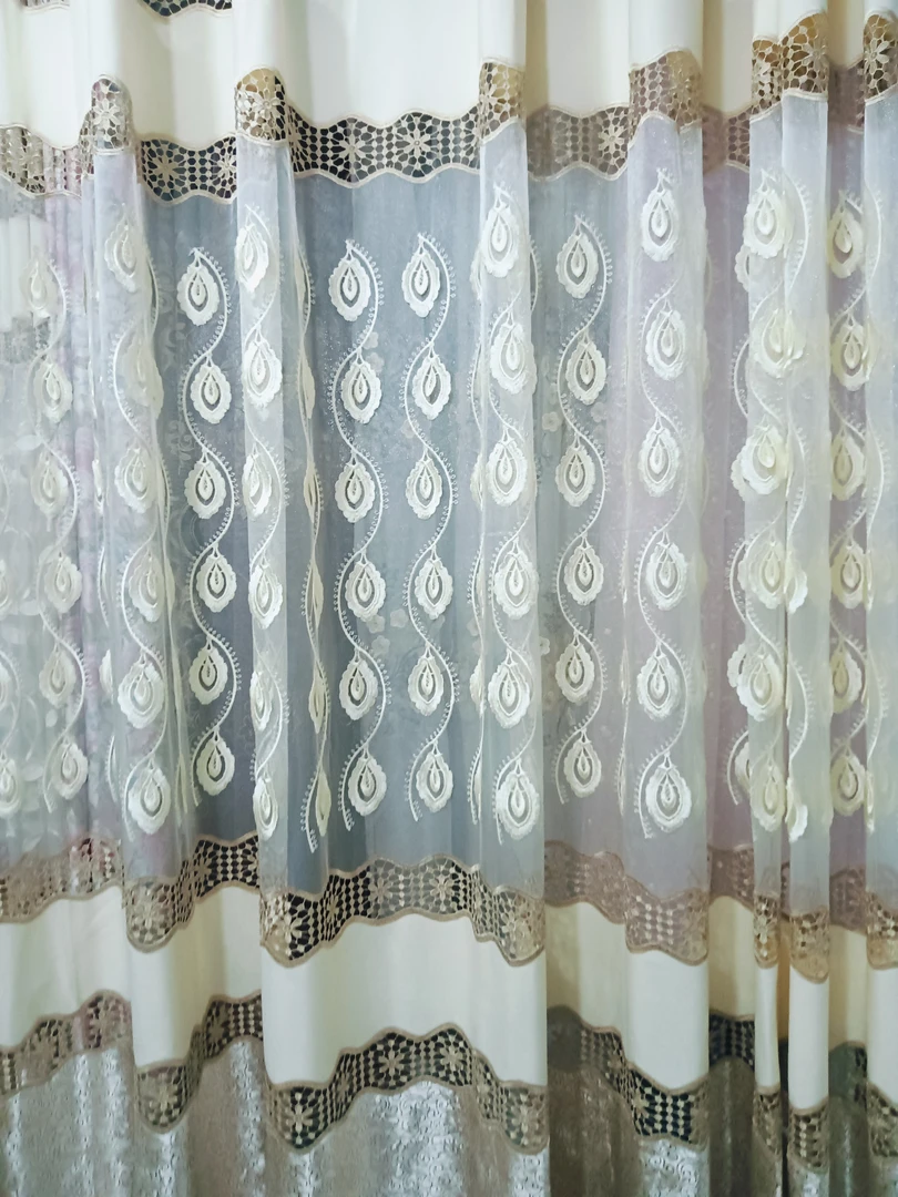 00380镂空浮雕布帘成品窗帘宽6米，高2.7米，挂钩