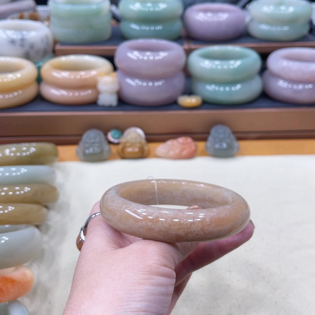 未镶嵌手镯石英质玉