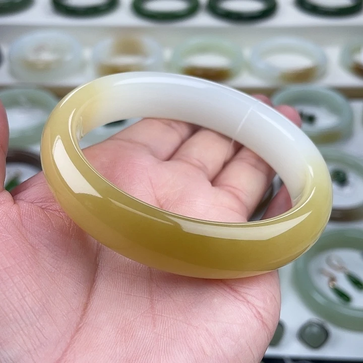 和田玉（糖玉）未镶嵌手镯