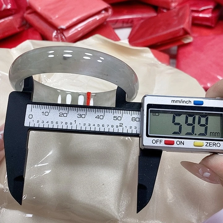 翡翠手镯未镶嵌105