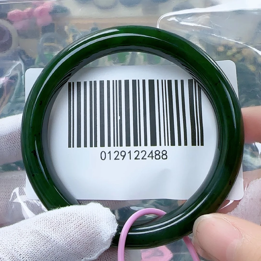 和田玉（碧玉）手镯未镶嵌包容6061