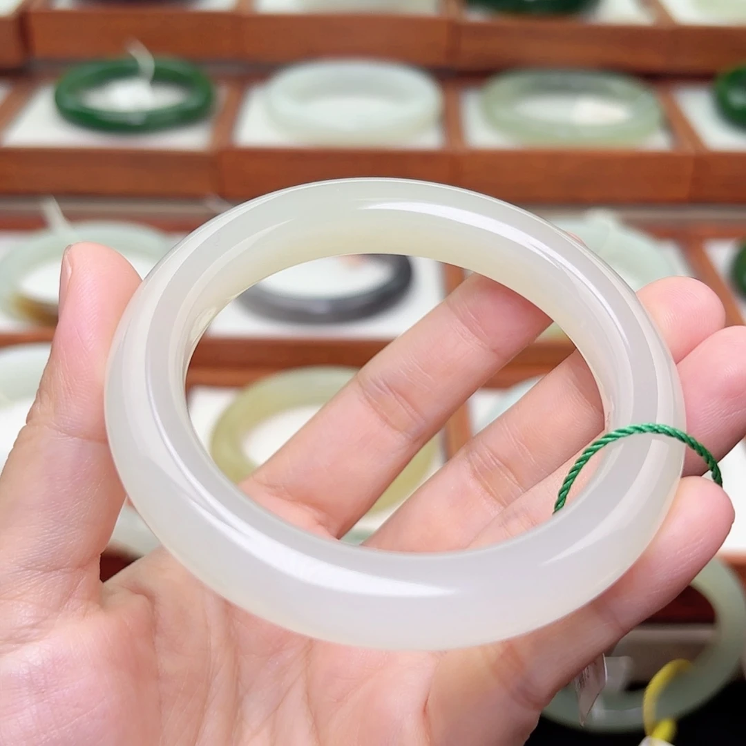 【闪购商品】未镶嵌手镯和田玉