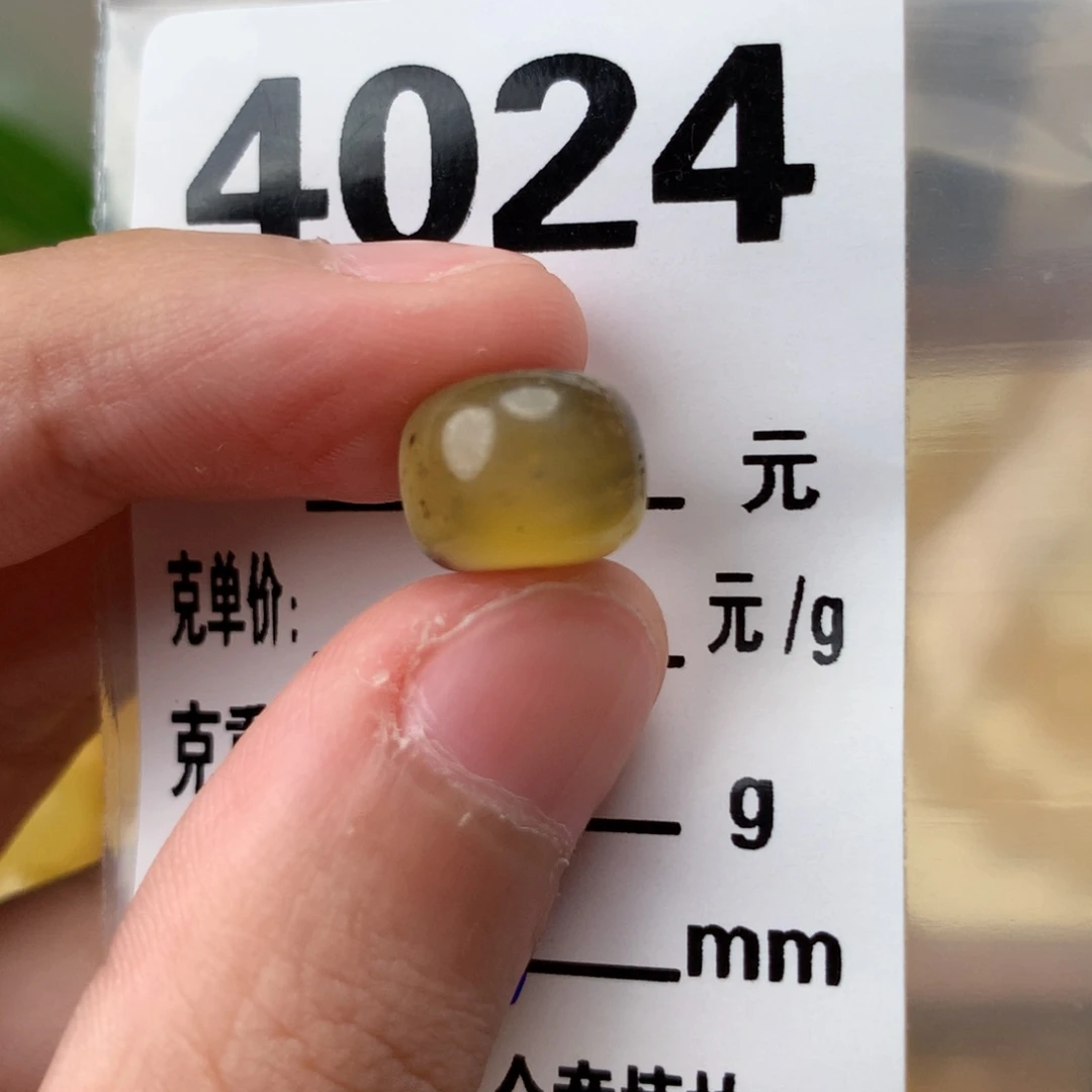 未镶嵌琥珀珠宝奇石11