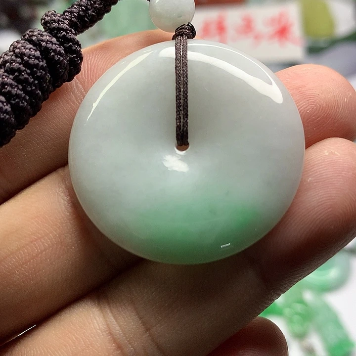 翡翠未镶嵌吊坠(赠链)