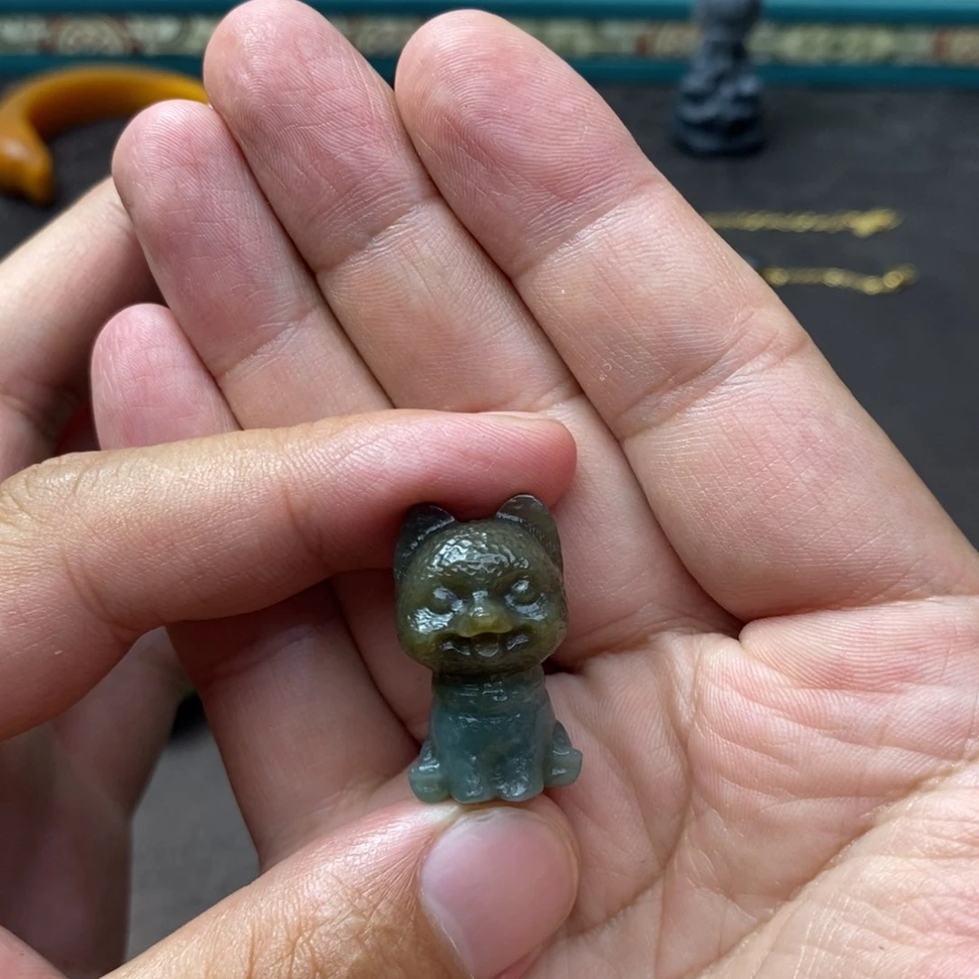 蟑***兽和田玉未镶嵌颈饰