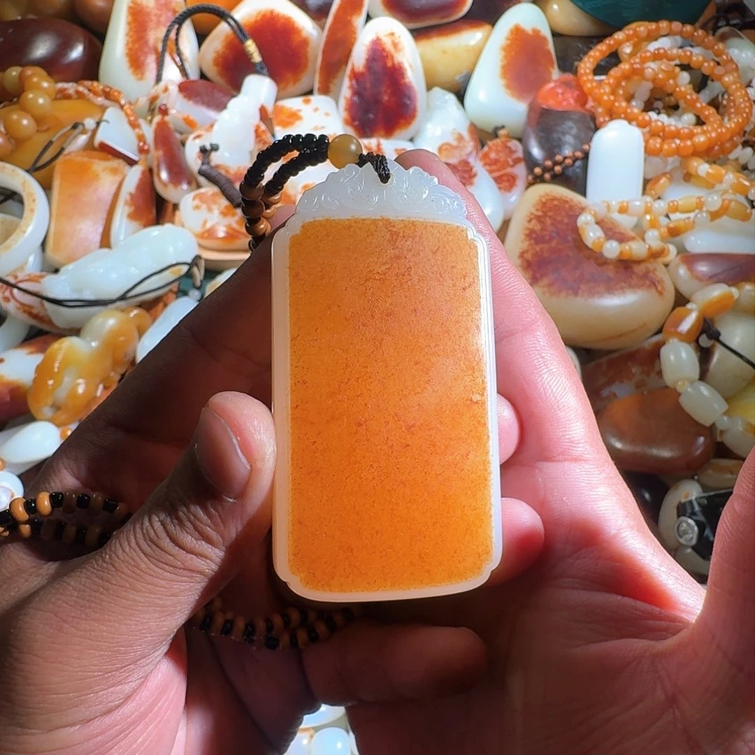 和田玉挂件未镶嵌开**化