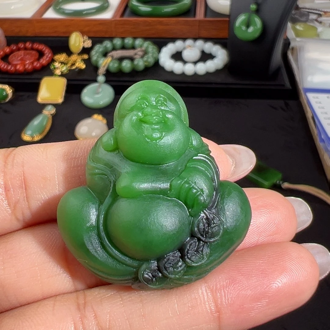 和田玉（碧玉）未镶嵌颈饰菠菜绿俏色佛公