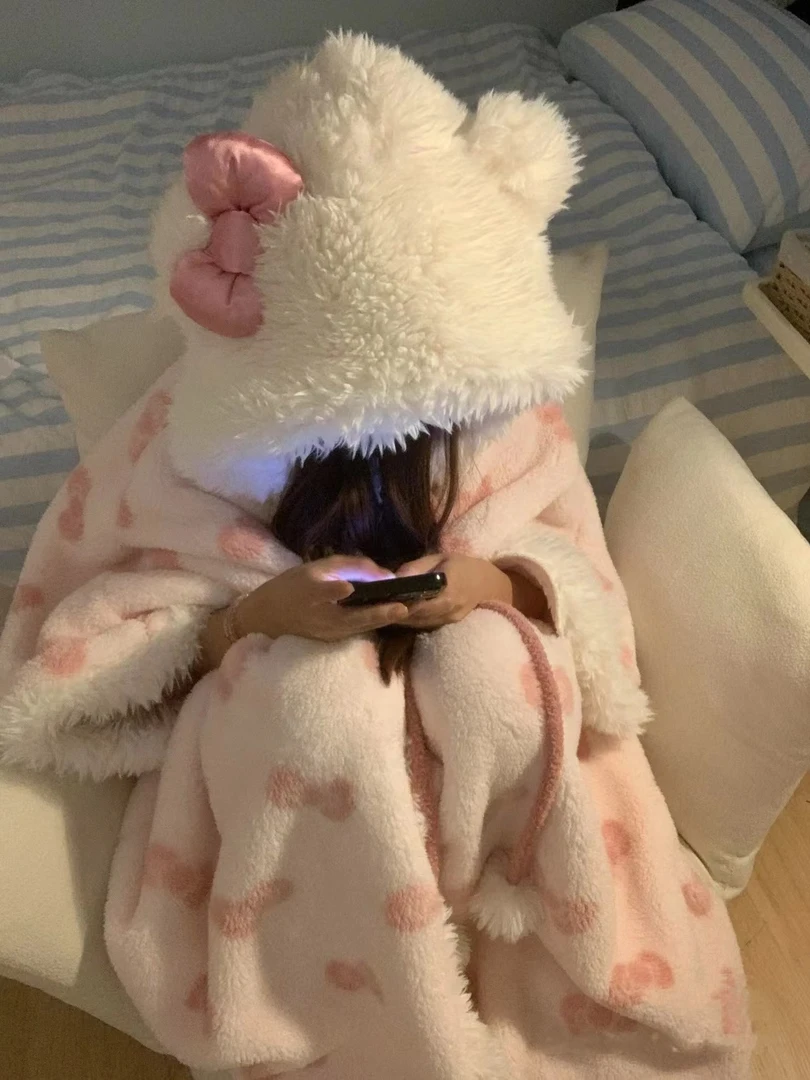 【KT猫斗篷】卡通连帽珊瑚绒睡衣女冬季新款2024加绒加厚款1