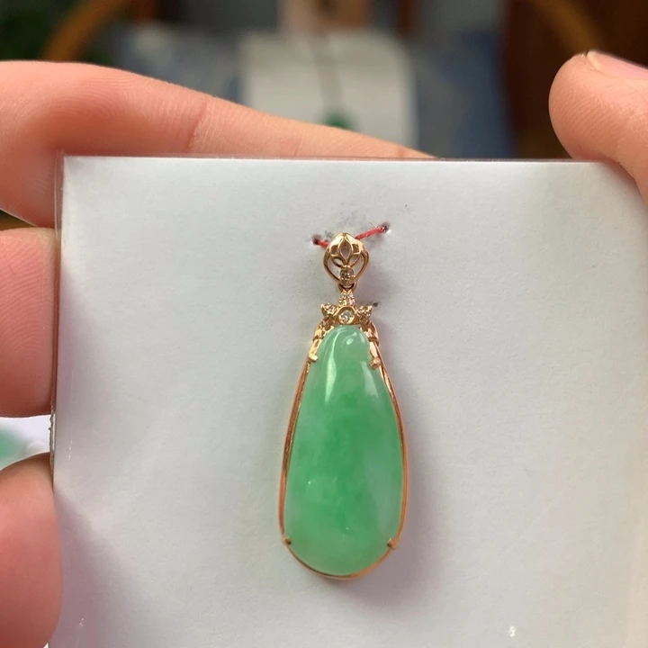 翡翠18K金镶嵌颈饰翡翠吊坠