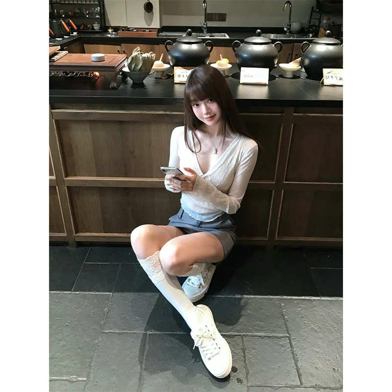 秋冬辣妹纯欲时尚洋气设计感V领休闲长袖百搭上衣高腰显瘦裙裤女