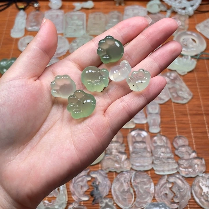 未镶嵌蛇纹石玉颈饰