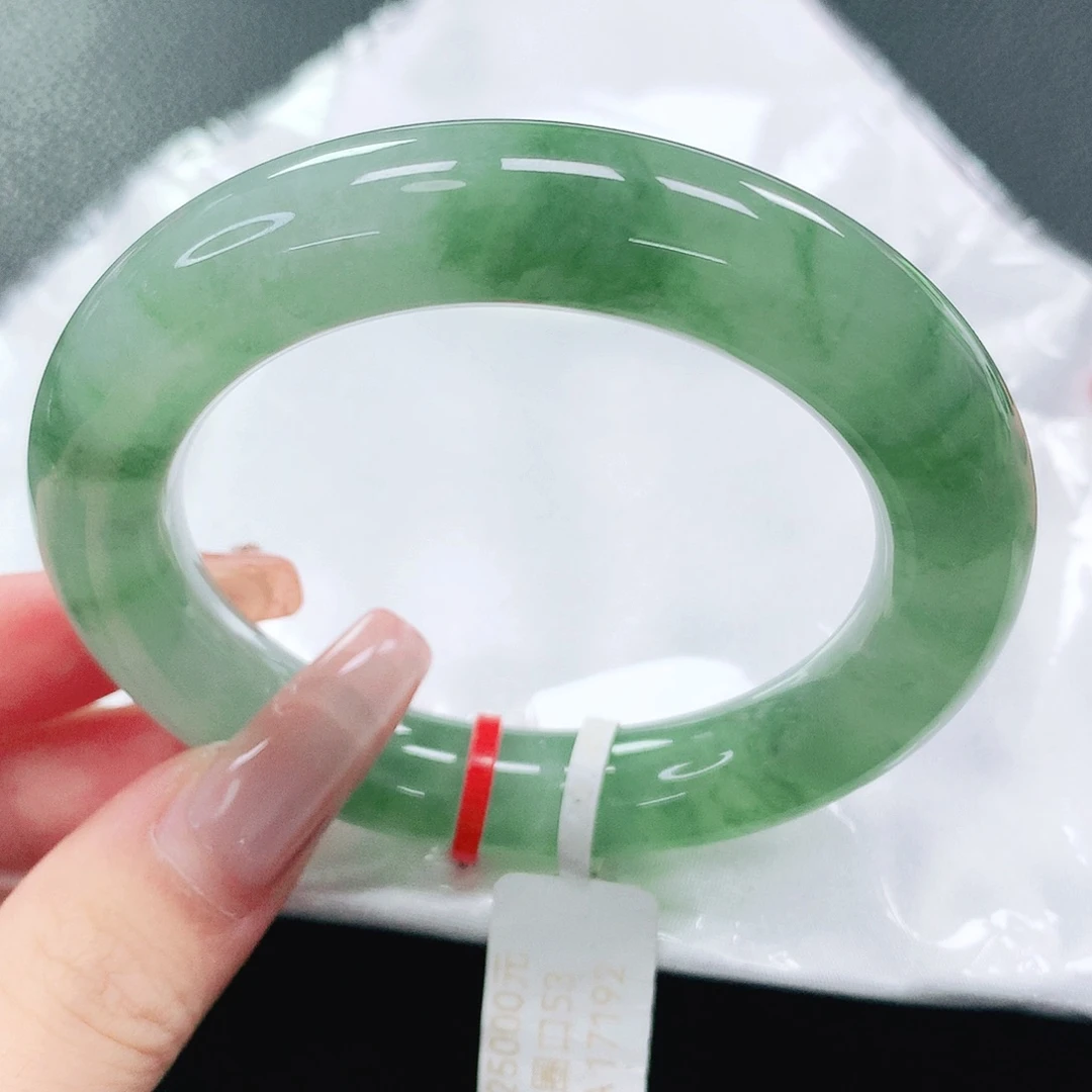 翡翠手镯未镶嵌53圈