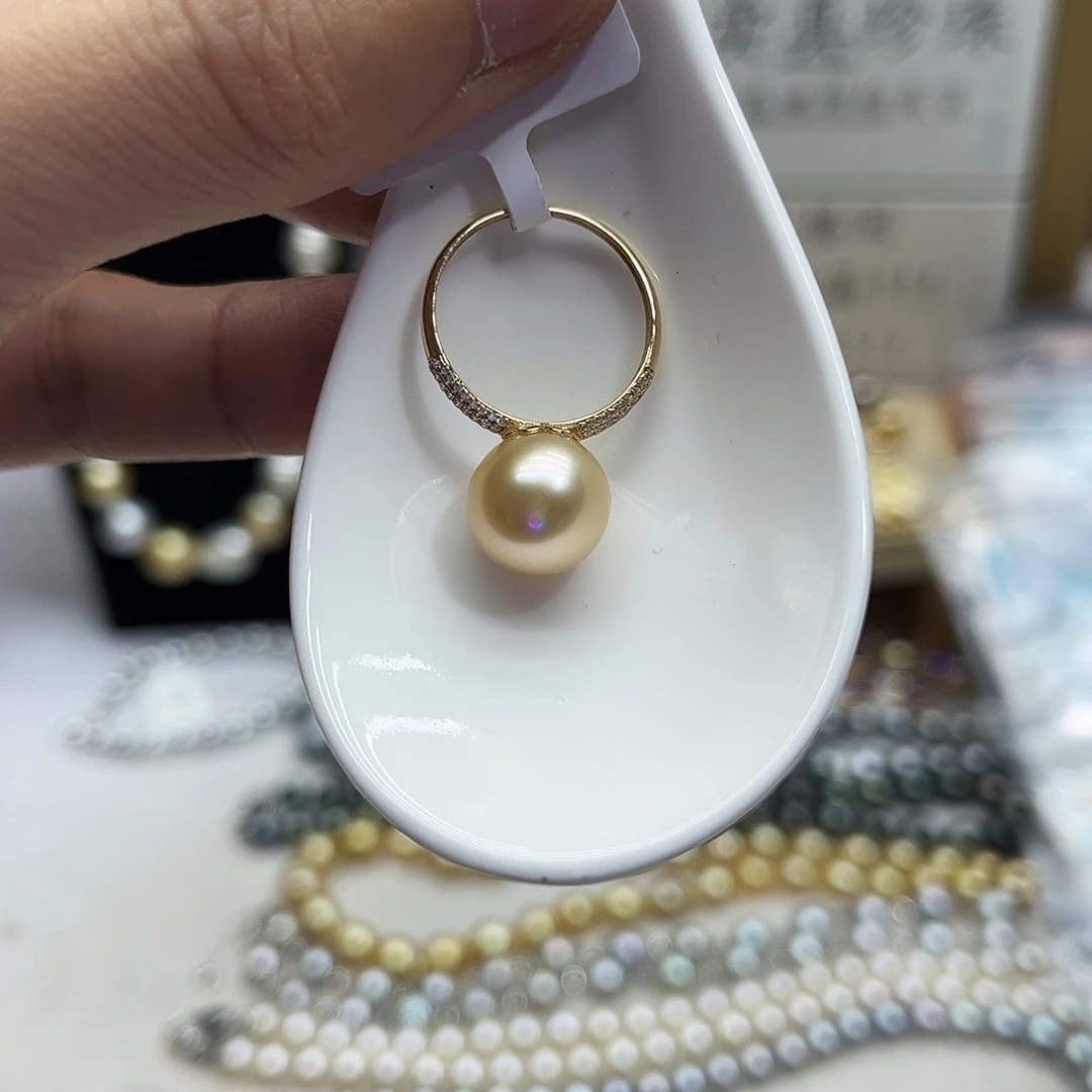 18K金镶嵌海水珍珠戒指