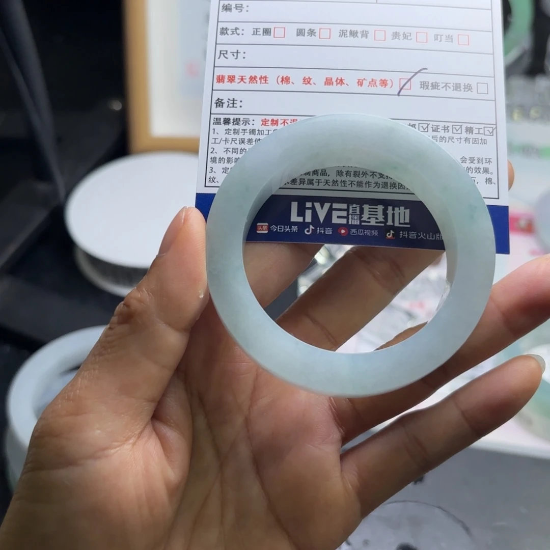 定制翡翠未镶嵌翡翠手镯