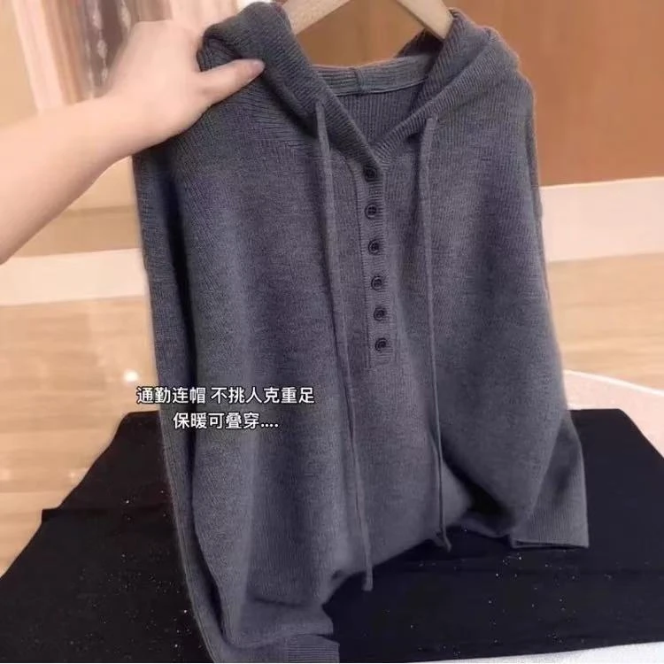 灰色休闲连帽针织套头毛衣女2026年秋季新款简约宽松百搭大码上衣