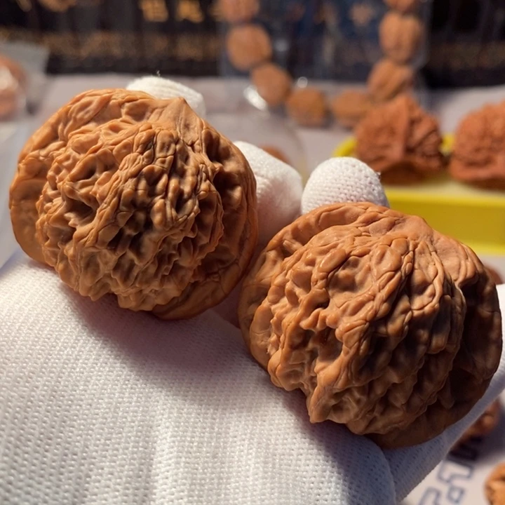 文玩核桃吊坠45虎头